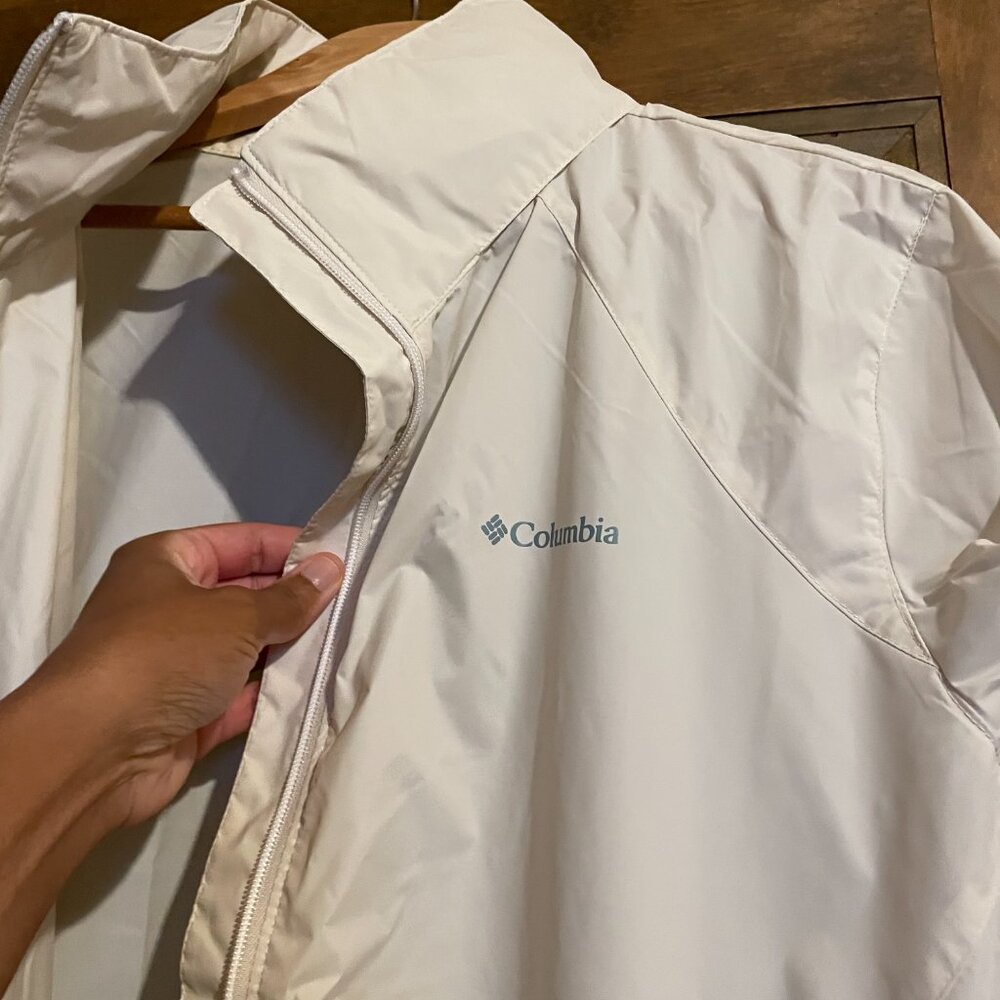 FIRM. COLUMBIA Women's Switchback Jacket. Packable HOODED Waterproof Raincoat - Picture 2 of 14